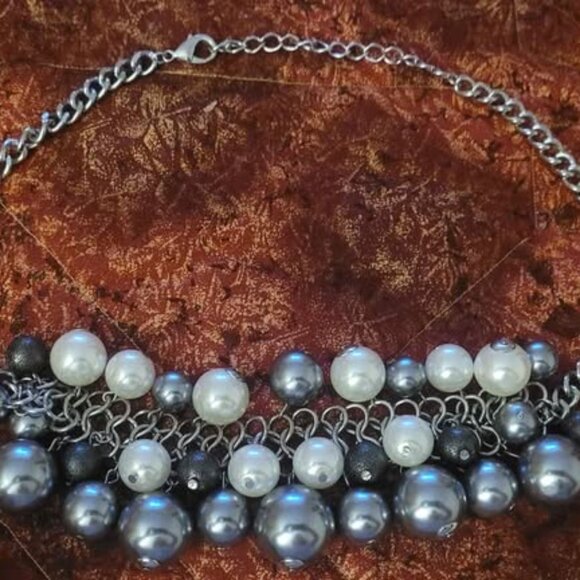 Beaded necklace - Picture 3 of 3